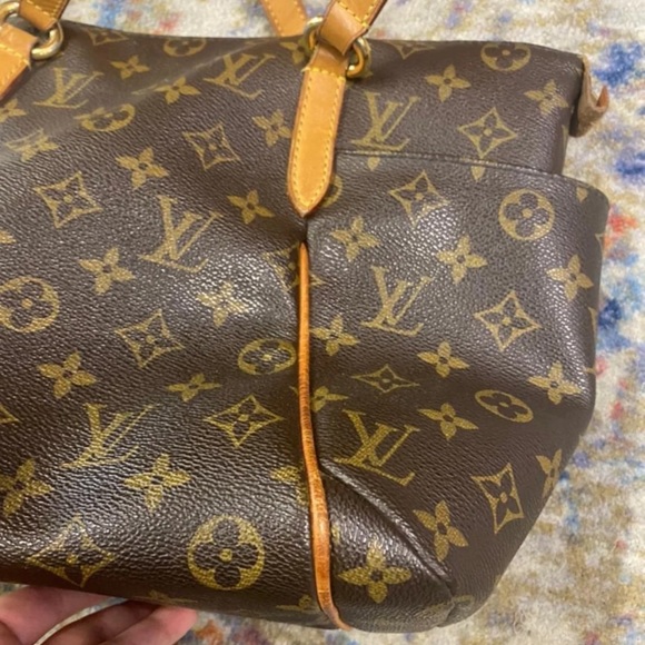 Louis Vuitton Totally Monogram PM tote - Picture 7 of 12